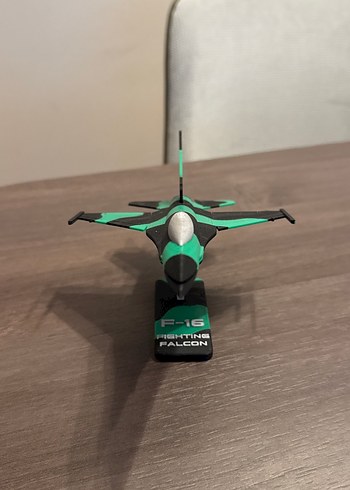 F-16 Fighting Falcon Model Uçağı