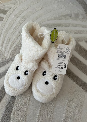 Beyaz Peluş Ev Terliği