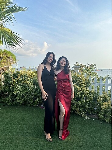 Saten bordo yırtmaçlı abiye