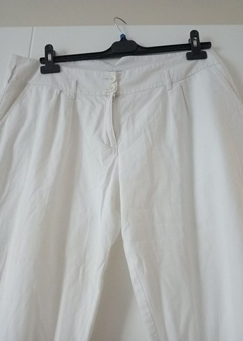 Düğmeli Beyaz Keten Mini Kadın Pantolon - Görsel 4