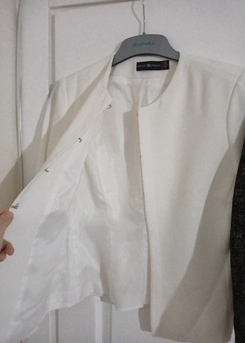 Beyaz ve parlak ceket - Görsel 3
