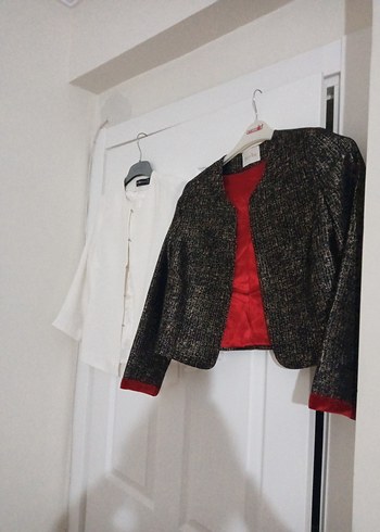 Beyaz ve parlak ceket - Görsel 5