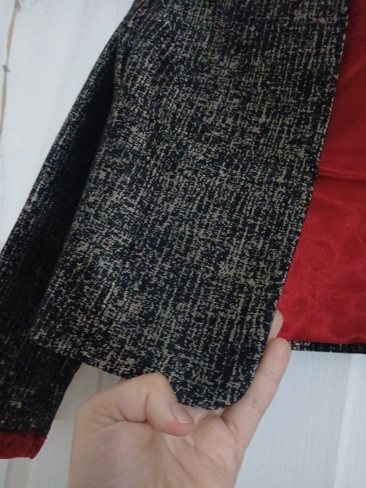 Beyaz ve parlak ceket - Görsel 2