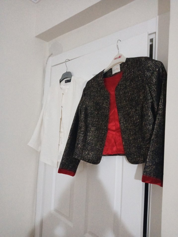 Beyaz ve parlak ceket - Görsel 5