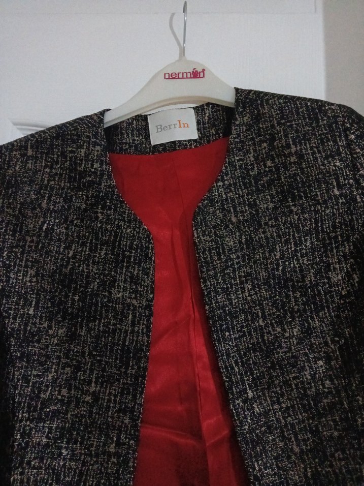 Beyaz ve parlak ceket - Görsel 4