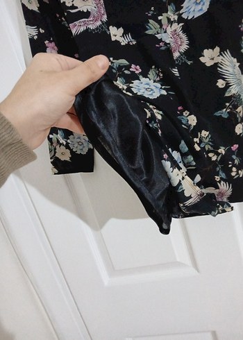 Çiçek Desenli Siyah Midi şort elbise - Görsel 4