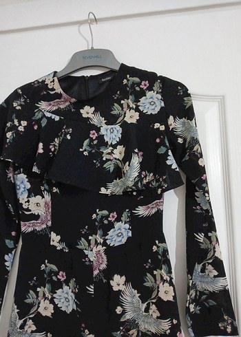 Çiçek Desenli Siyah Midi şort elbise - Görsel 6