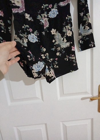 Çiçek Desenli Siyah Midi şort elbise - Görsel 3