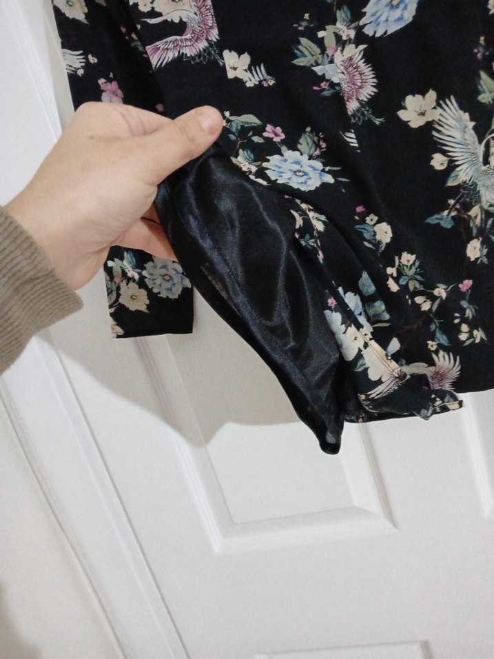 Çiçek Desenli Siyah Midi şort elbise - Görsel 4