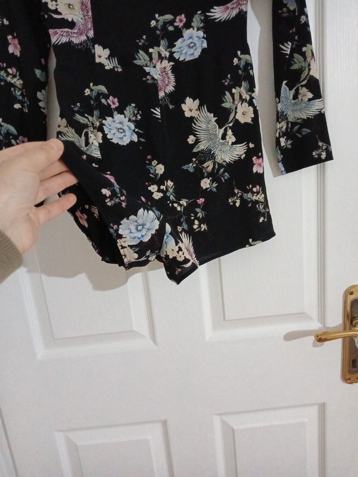 Çiçek Desenli Siyah Midi şort elbise - Görsel 3