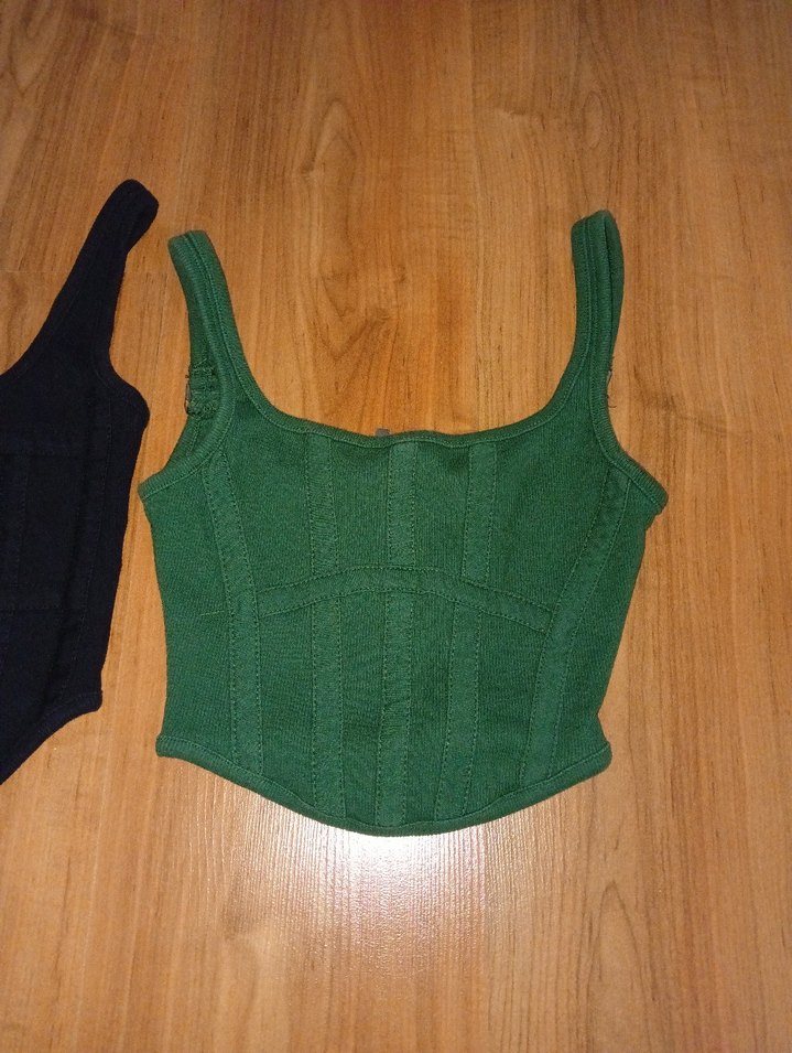 Yeşil ve siyah Crop - Görsel 2