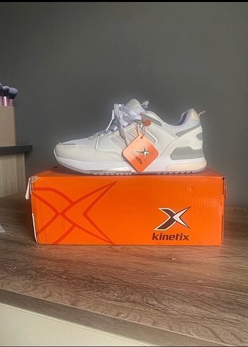 Kinetix Beyaz Elastik Bağcıklı Spor Ayakkabı