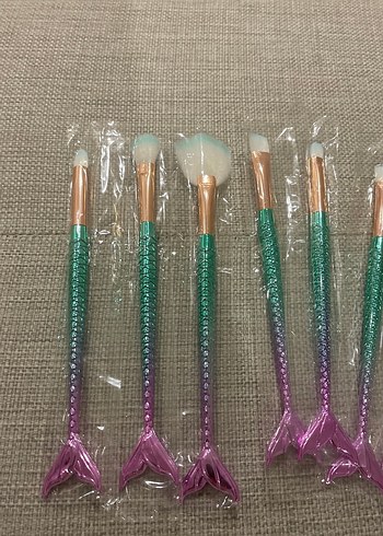 Pastel Renkli Denizkızı Makyaj Fırça Seti - Görsel 2