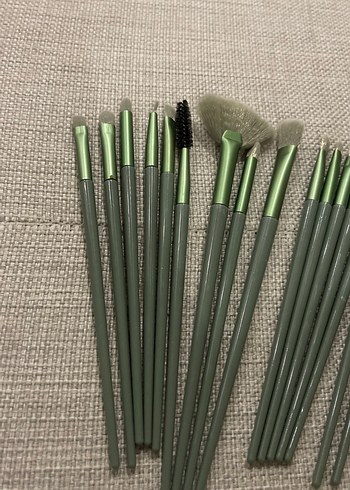 14 Parça Haki Makyaj Fırça Seti - Görsel 2