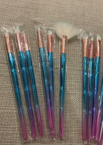 Renkli 10'lu Makyaj Fırçası Seti - Görsel 2