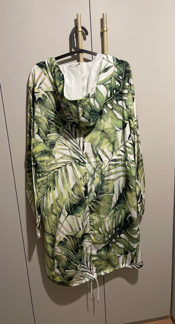 Yeşil Baskılı Uzun Kol Kadın Yağmurluk - Görsel 4