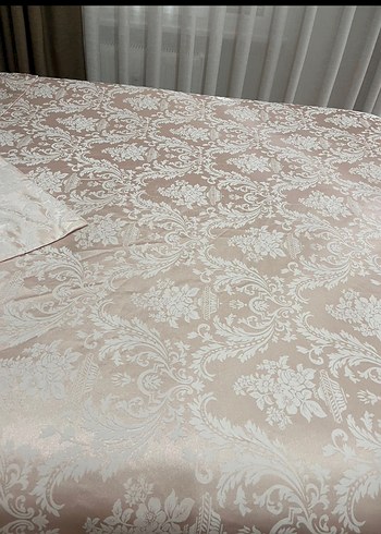 Nakışlı Beyaz Pastel Yatak Örtüsü - Görsel 4