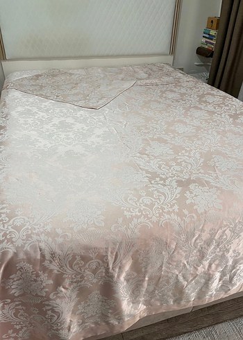 Nakışlı Beyaz Pastel Yatak Örtüsü - Görsel 2