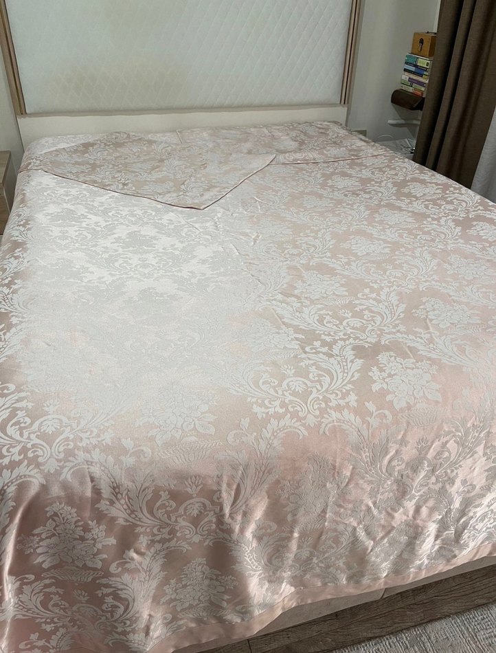 Nakışlı Beyaz Pastel Yatak Örtüsü - Görsel 2