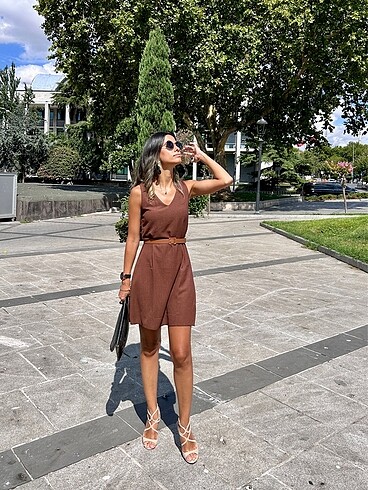 Zara V yaka kolsuz elbise