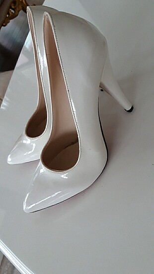 Beyaz rugan ayakkabı 