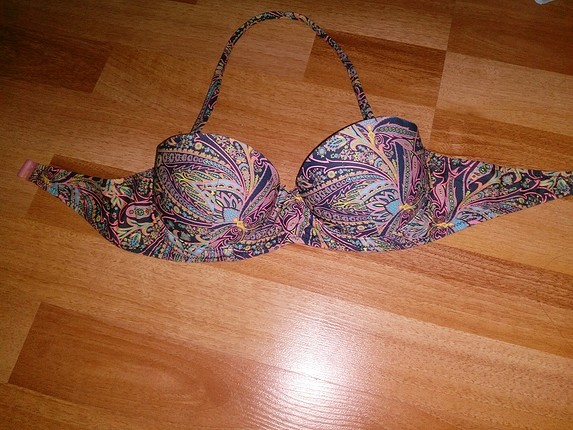 koton marka bikini üstü küçük geldiği için satıyorum 