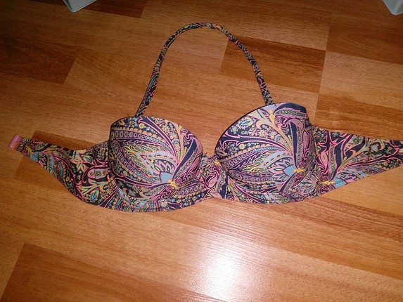 Koton koton marka bikini üstü küçük geldiği için satıyorum