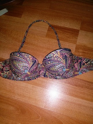 s Beden koton marka bikini üstü küçük geldiği için satıyorum