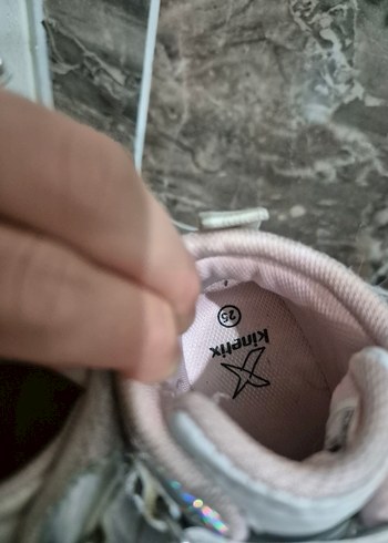 25 Beden beyaz Renk Kinetix Kız Çocuk Beyaz Cırtlı Spor Ayakkabı Bot