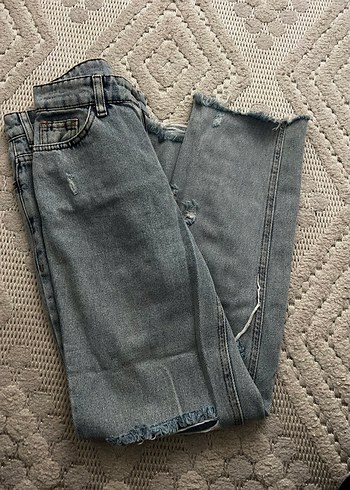 Gri Yırtık Detaylı Salaş Midi Kot Pantolon - Görsel 2