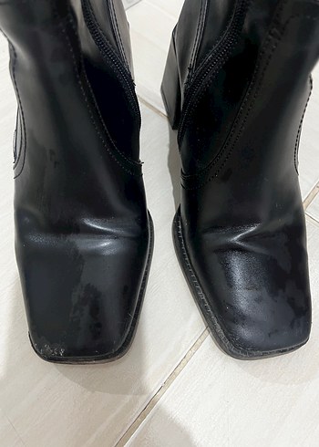 Kadın Siyah Deri Topuklu Bot - Görsel 3