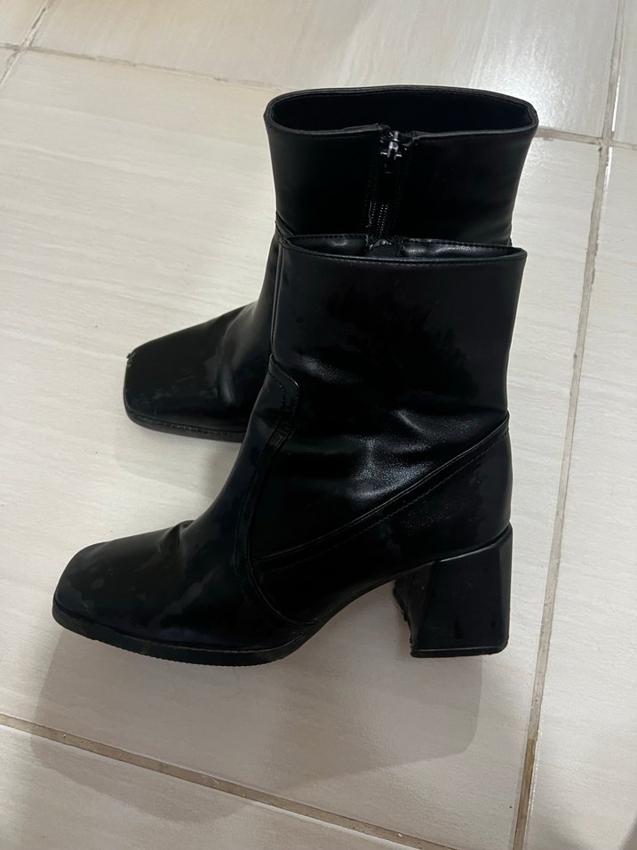 Kadın Siyah Deri Topuklu Bot - Görsel 2