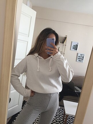 Beyaz sweatshırt