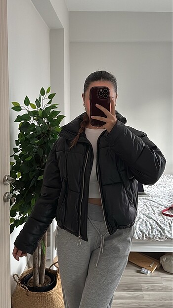 m Beden siyah Renk Şişme deri bershka mont