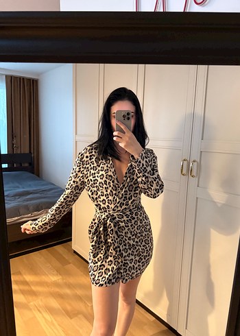 Leopar Desenli V Yakalı Kemerli Mini Elbise - Görsel 2