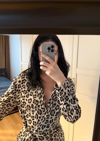 Leopar Desenli V Yakalı Kemerli Mini Elbise - Görsel 4