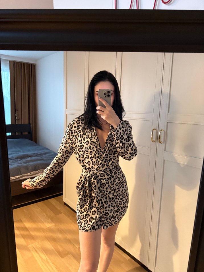 Leopar Desenli V Yakalı Kemerli Mini Elbise - Görsel 2