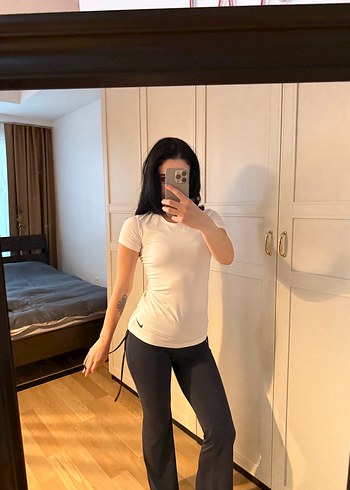 Beyaz, kısa kollu, ince kesim hamile tişörtü - Görsel 2