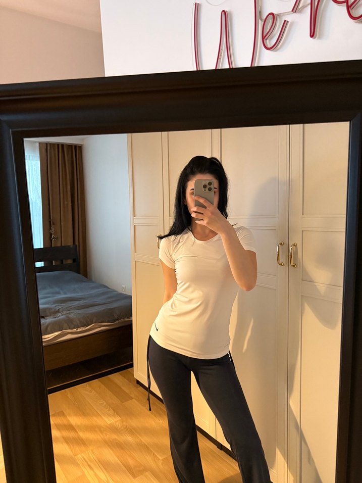 Beyaz, kısa kollu, ince kesim hamile tişörtü - Görsel 4