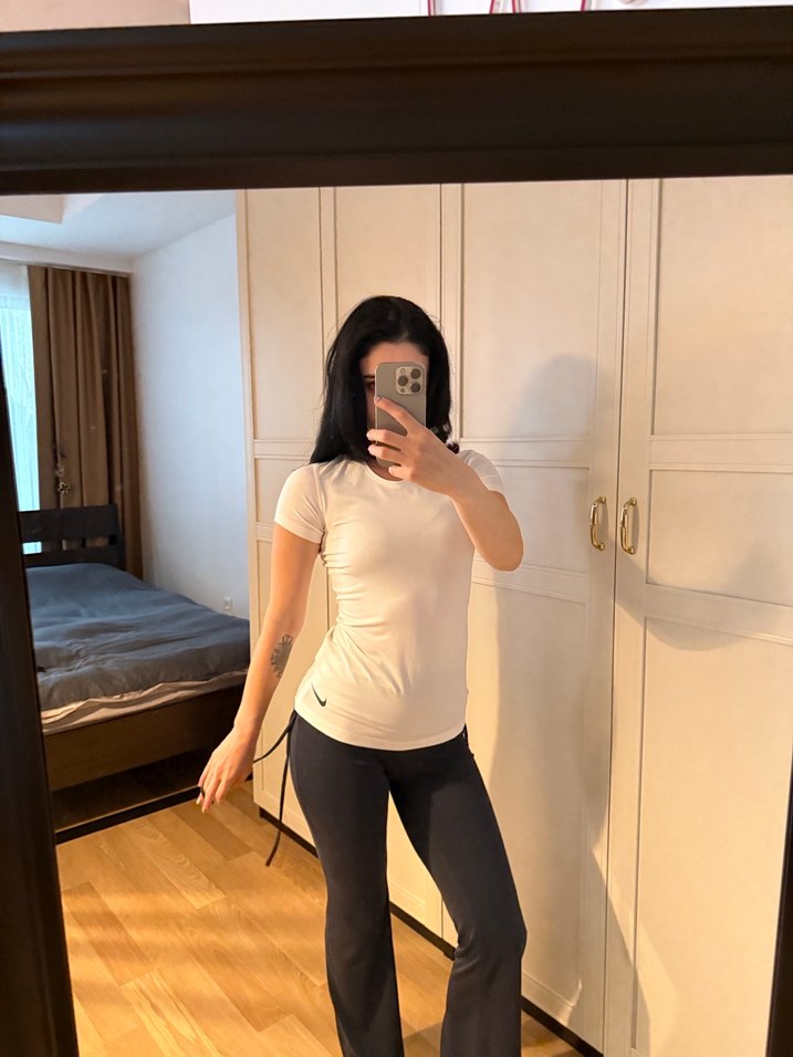 Beyaz, kısa kollu, ince kesim hamile tişörtü - Görsel 2