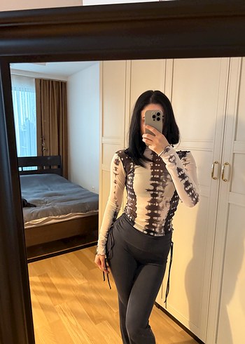 Batik Desenli Transparan Yüksek Yaka Kadın Bluz - Görsel 2