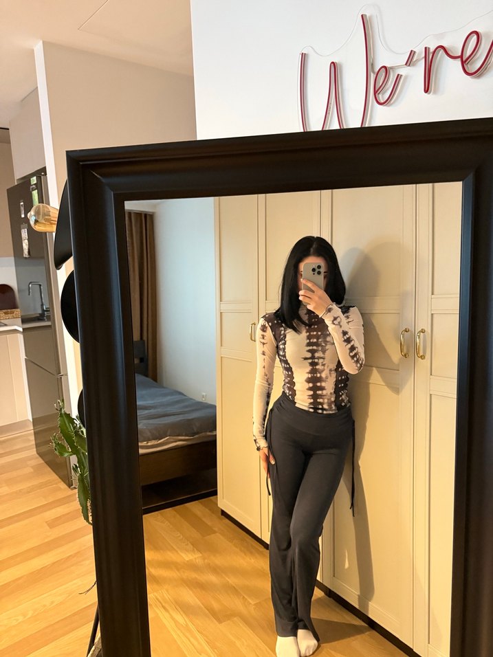 Batik Desenli Transparan Yüksek Yaka Kadın Bluz - Görsel 3