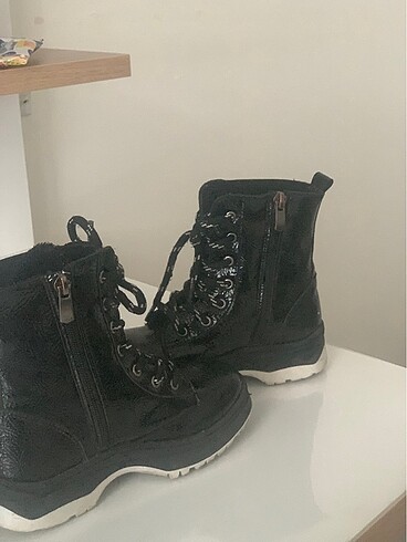 LC Waikiki Kız çocuk bot