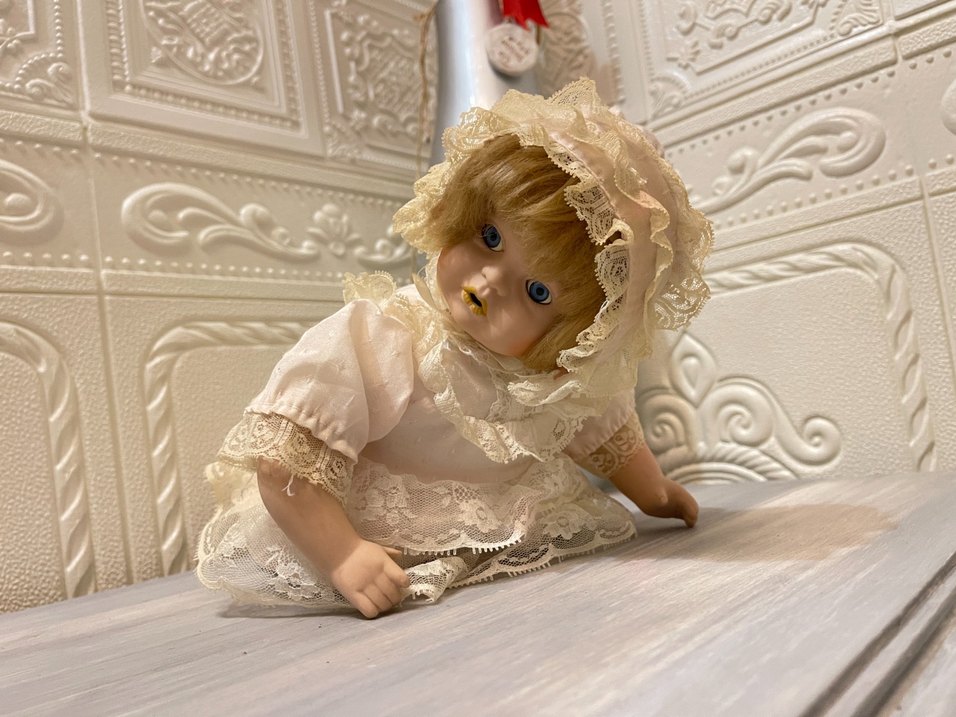 emekleyen damgalı porselen bebek - Görsel 4