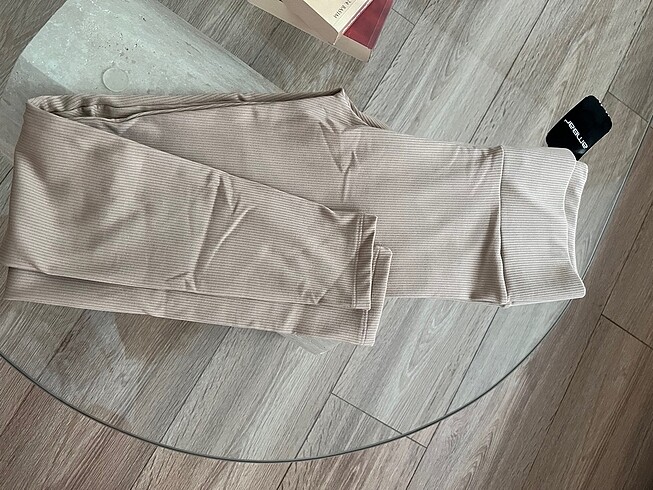 m Beden Yeni Etiketi üzerinde fitilli tayt