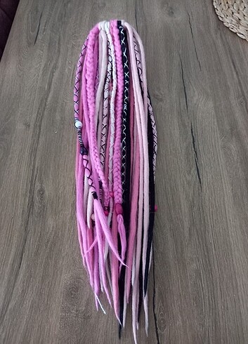 Pembe rasta toka 