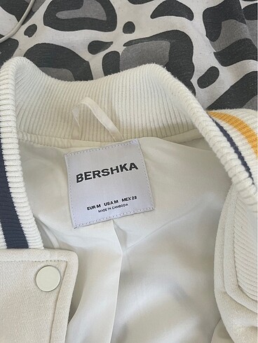 m Beden beyaz Renk bershka ceket