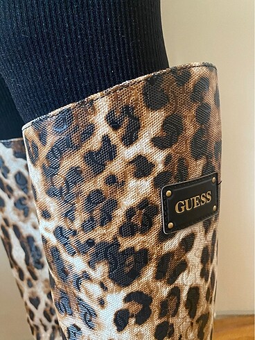 GUESS YAĞMUR ÇİZMESİ