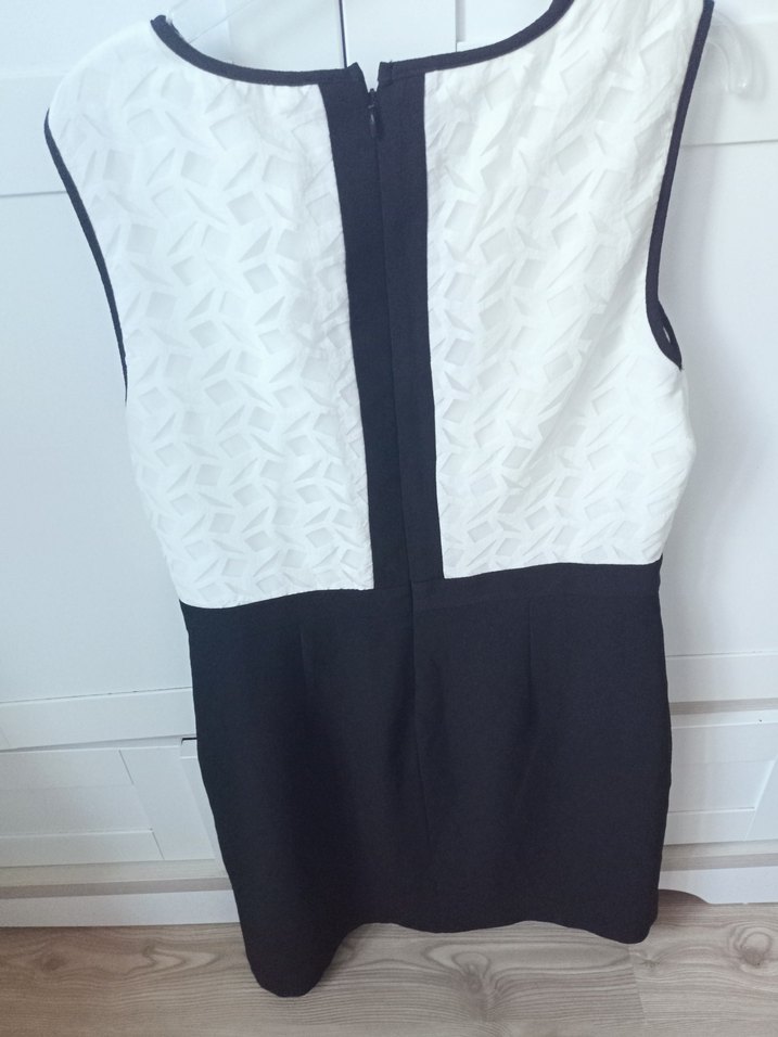 V Yaka Kolsuz midi elbise - Görsel 3