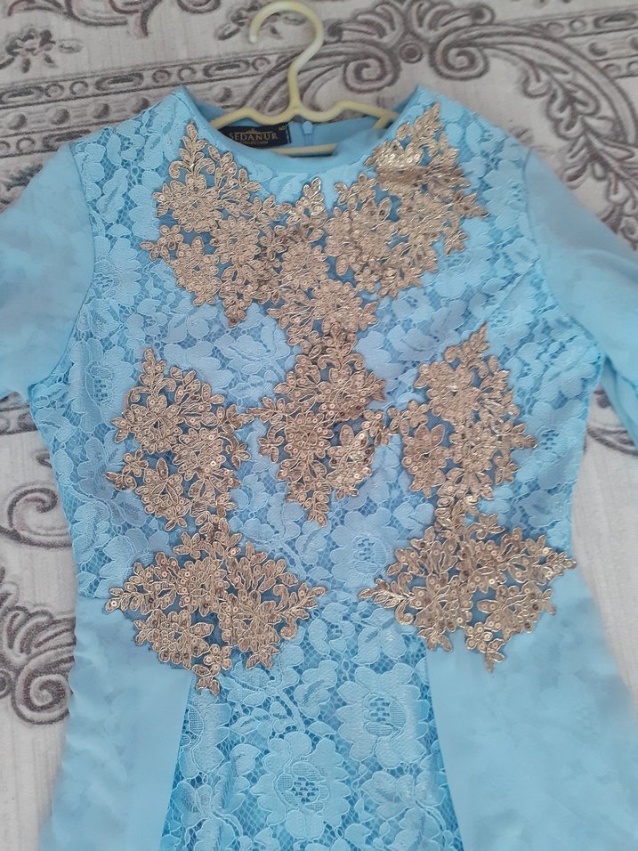 Mavi Dantel İşlemeli Uzun Kollu Uzun Elbise - Görsel 2